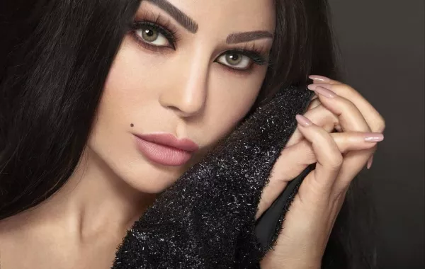 هيفاء وهبي تطلب ردع أصحاب التعليقات "الوحشية" ونصيحة للحاقدات