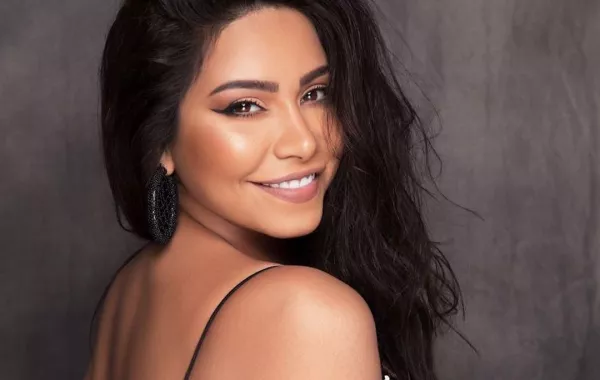 شيرين عبد الوهاب تحتفل ب 100 مليون مشاهدة ل " يا بتفكر يا بتحس"