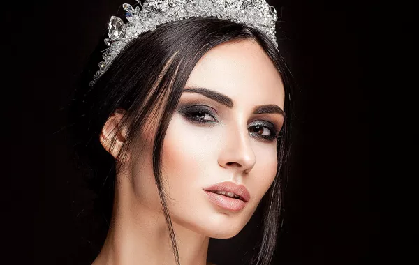 مكياج أسود وفضي ليوم الزفاف