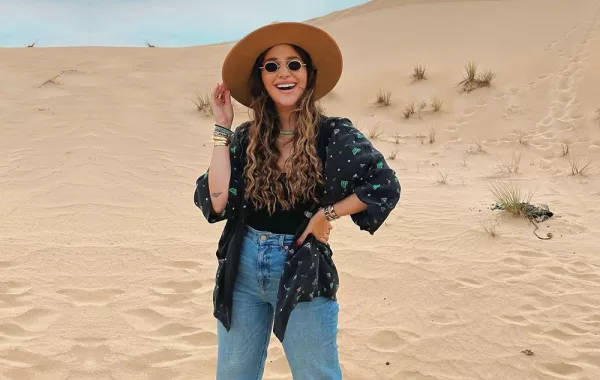 إطلالات ناعمة للشابات بالأزياء المطبعة من تمارا فرّا