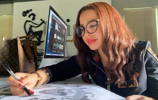 شاهد .. سوزان نجم الدين تعود للعمل باختصاصها بالهندسة المعمارية فهل اعتزلت الفن؟