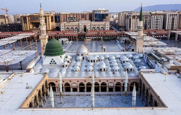 بالصور.. "الحصوة" في المسجد النبوي راحة وطمأنينة وشفاء للزوار