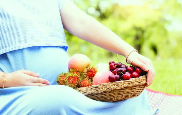 فوائد وأضرار فاكهة "الباشن " للحامل