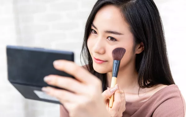 خطوات تطبيق مكياج كوري خفيف 