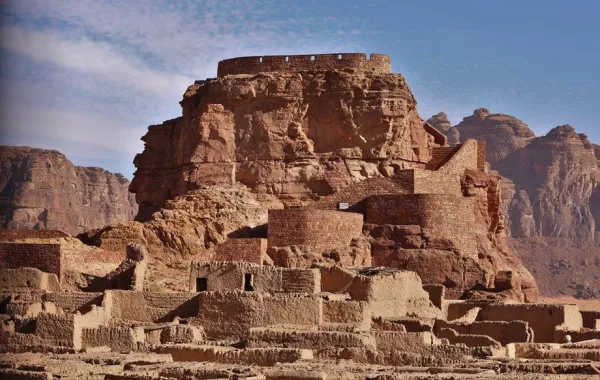 بالصور.. إعادة افتتاح البلدة القديمة بالعلا أمام الزوار بعد إغلاق دام 3 سنوات
