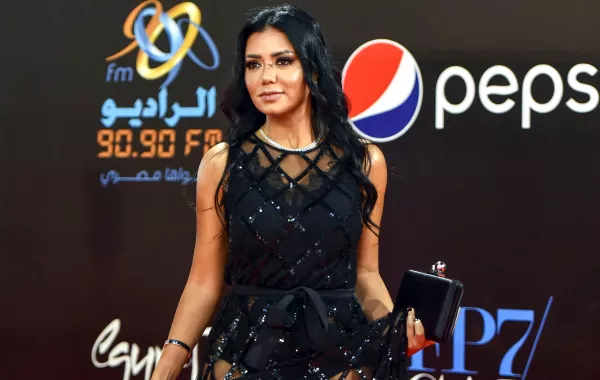 رانيا يوسف تحتفل بيوم المرأة العالمي بتحية خاصة لمناهضات التحرش