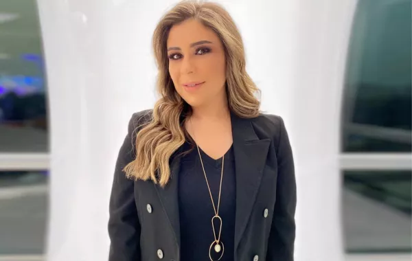 القلادات الطويلة موضة 2021 من وحي النجمات في يوم المرأة العالمي