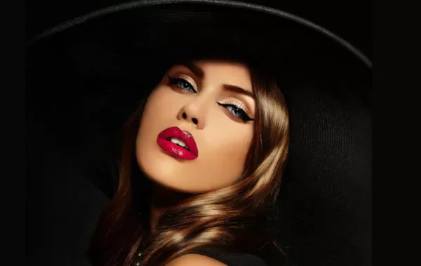 أبرز صيحات مكياج خريف 2021 من العروض العالمية