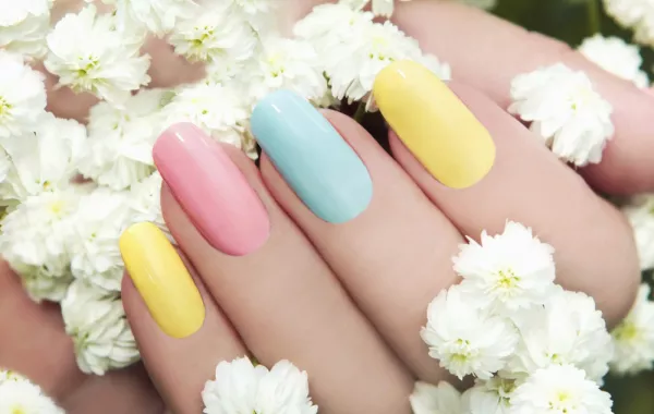 أظافرك بألوان الباستيل هذا الربيع