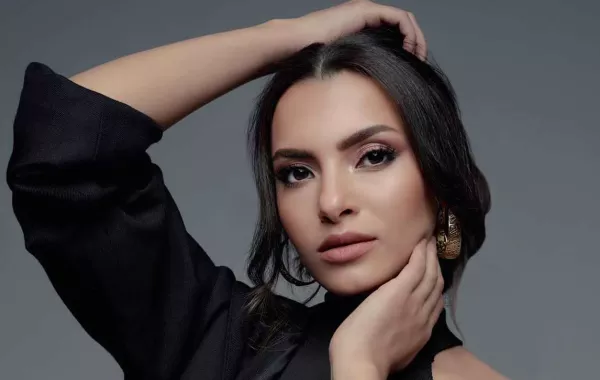 كارمن سليمان تعود إلى اللهجة الخليجية مع "تعبت أشكي"