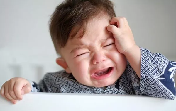 الصداع عند الأطفال: العلامات والأسباب والعلاجات