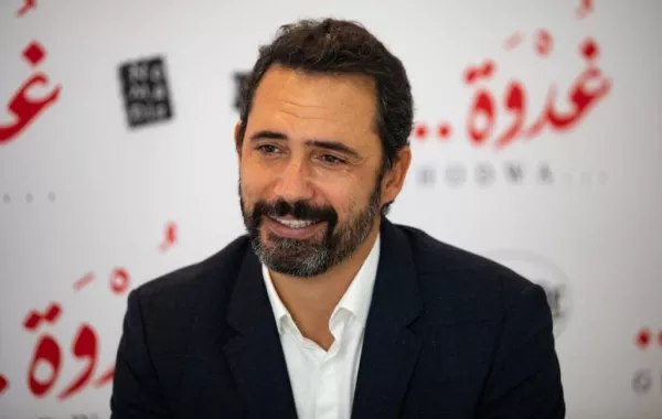 يحدُث للمرة الأولى: ظافر العابدين ضيف نشرة الأخبار