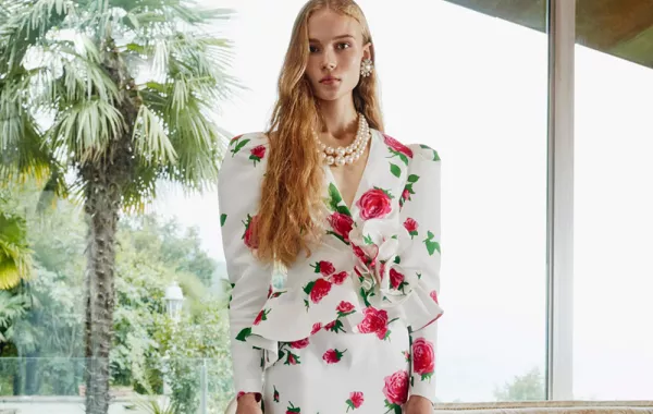 طبعات الورود أبرز صيحات صيف 2021