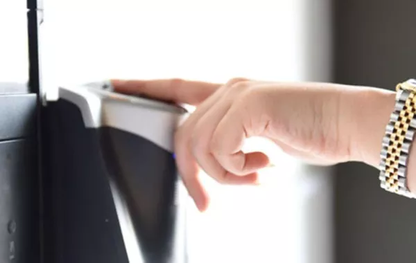 الموارد البشرية السعودية: 5 ساعات يوميًّا مدة العمل خلال شهر رمضان