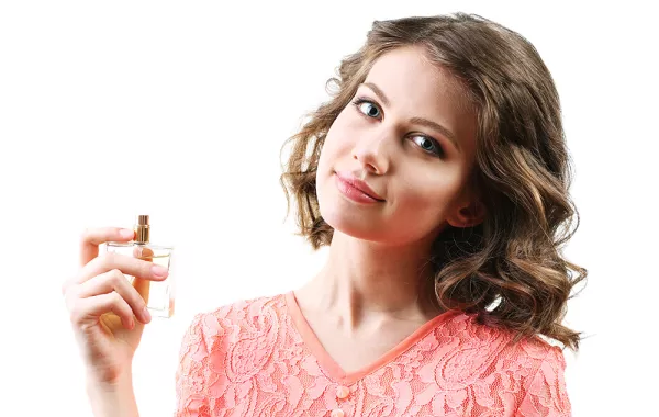 عطور منعشة تحتاجينها خلال الصيف