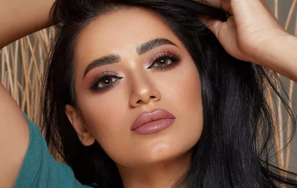 مكياج وتسريحات شعر على طريقة رحمة رياض