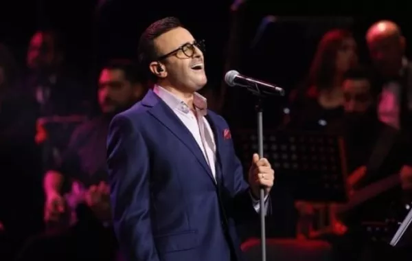 صابر الرباعي يعود إلى أغانيه القديمة في حفل افتتاح مهرجان الأغنيّة التونسية