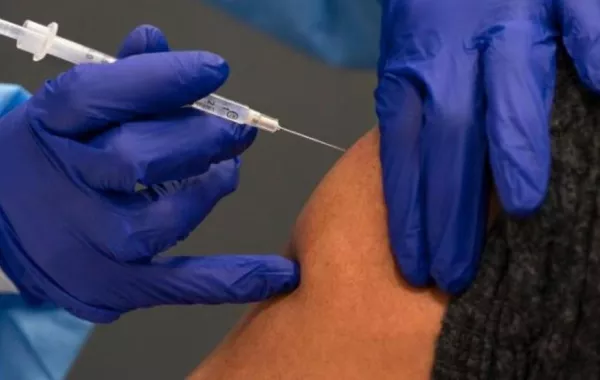 الصحة السعودية توضح إمكانية أخذ لقاح كورونا مع أدوية تخثر الدم