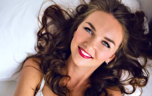 مكياج يناسب الفستان الأبيض