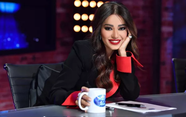 رحمة رياض تتألق بالأحمر من توقيع زهير مراد في ختام «عراق آيدول»