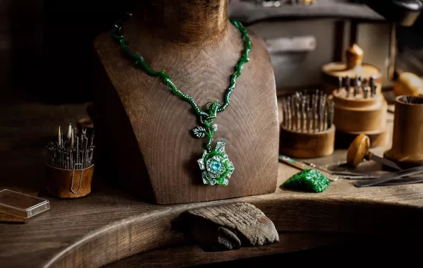 دار ديور Dior تطلق مجموعة المجوهرات الراقية روزديور RoseDior