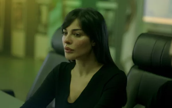 في الحلقة الثانية من " عشرين عشرين " نادين نجيم ترفض حضور عزاء شقيقها وتقرر الانتقام