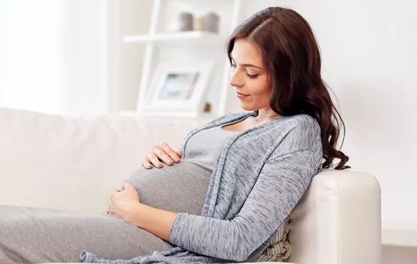 هل الصيام للحامل يضر الجنين؟