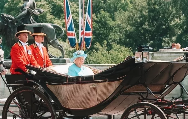 أول ظهور للملكة إليزابيث بعد وفاة زوجها