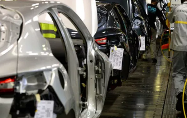 السعودية تدرس خوض عالم تصنيع السيارات الكهربائية