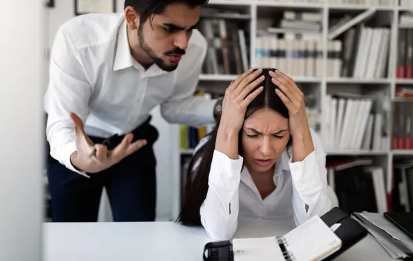 كيفية التعامل مع المدير المتسلط؟ 