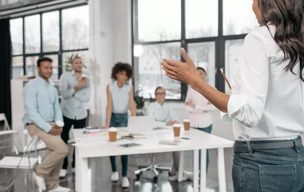 طرق في العمل لجعل فريقك أكثر إنتاجيّةً