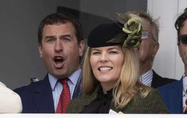 حفيد ملكة بريطانيا بيتر فيليبس يتجه للطلاق من زوجته بشكل رسمي