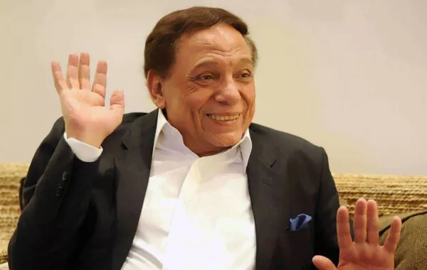 عادل إمام يحتفل بعيد ميلاده الـ81 متربعاً على عرش السعادة.. «كل سنة وأنت طيب يا زعيم»