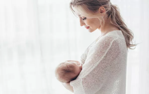 مخاطر كثرة ارضاع الطفل أكثر من المعتاد 