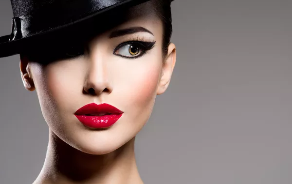 مكياج الخمسينات يعود هذا الصيف بقوة.. إليك طرق اعتماده