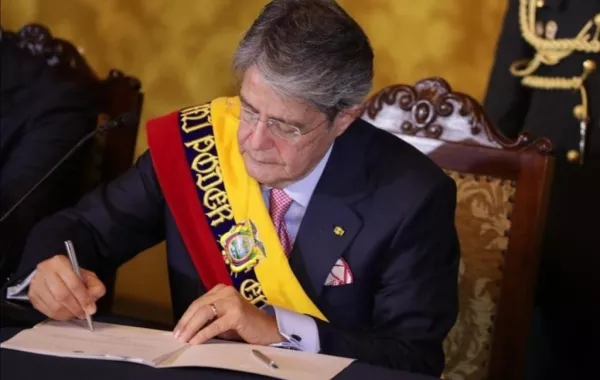 ملك إسبانيا "فيليب" يحضر حفل تنصيب رئيس الإكوادور