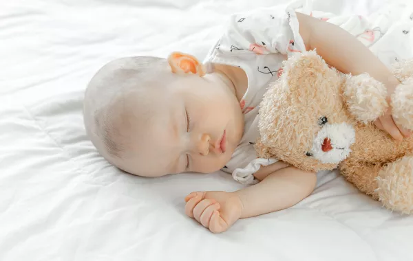 هل من الطبيعي أن يستيقظ الطفل كل ساعة؟