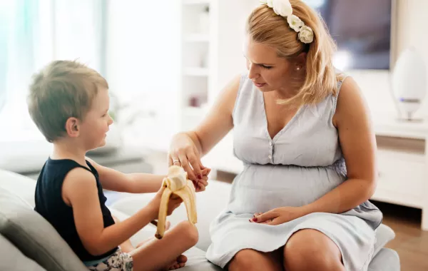 10 عبارات احذري قولها لطفلك