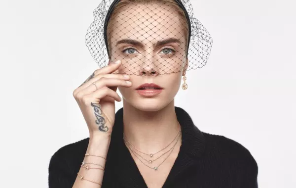 قطع جديدة لمجموعة مجوهرات "وردة الرياح" Rose Des Vents من ديور Dior