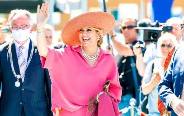 الملكة ماكسيما تفتتح معرض بينالي غرونينغن للأطفال