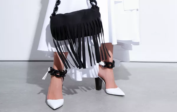 حذاء بكعب عالي لسهرات الصيف