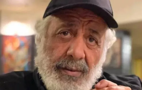 بالصور.. أيمن زيدان يتحدث عن شائعة وفاته: والله العظيم أنا بخير