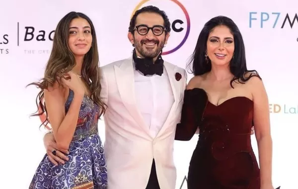 منى زكي وأحمد حلمي يدعمان ابنتهما "لي لي" في مشروعها الجديد