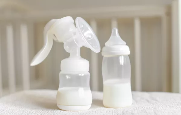 علامات تدل على أن حليب الثدي أصبح سيئاً