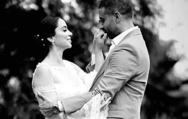 بالفيديو: محمد فراج يدخل حفل زفافه راكباً دراجة حاملاً عليها زوجته بسنت شوقي