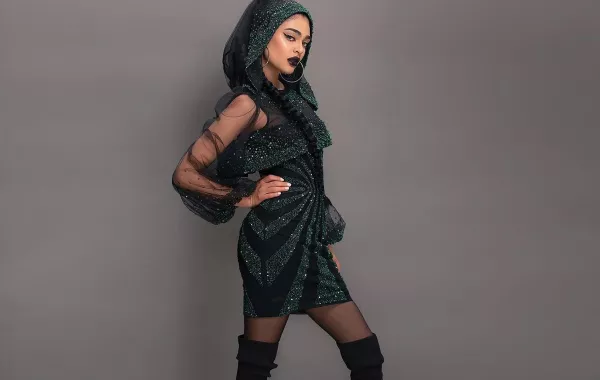 ليالي دهراب بأزياء عصرية للشابات