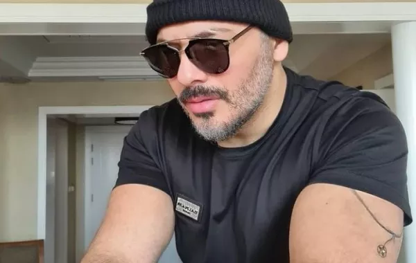شاهد .. رامي عياش وزوجته يحتفلان بعيد ميلاد ابنتهما