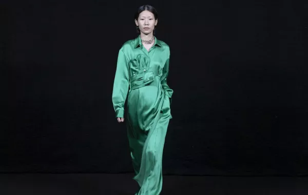 موضة الفساتين للذهاب إلى الحفلات خلال الصيف