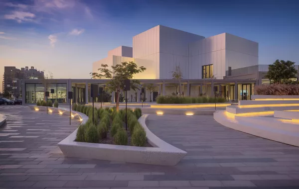 أعمال من سبعينيات القرن الماضي إلى يومنا بمركز جميل للفنون في دبي