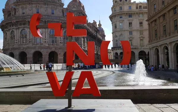  السفر إلى إيطاليا: جنوة محطّة بحريّة